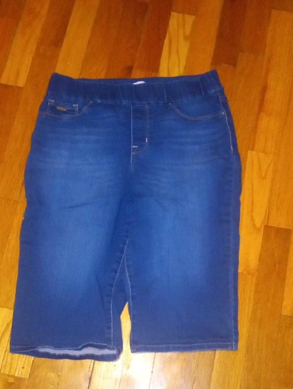 women 12 Nine West pull on denim capri